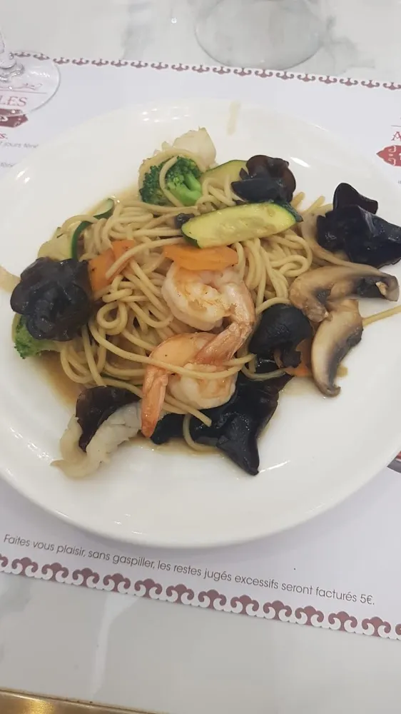 Nouilles Sautées Aux Crevettes Sauce Chef